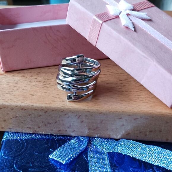 Sterling Silver Vintage Wide Band Ring - Size 7 and 8 - Picture 6 of 12